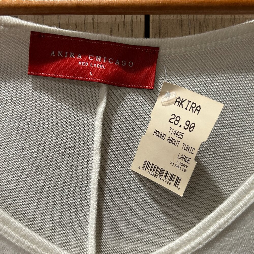 NWT Akira Chicago Short Sleeve "Round About" Tunic, Size L - Picture 3 of 6